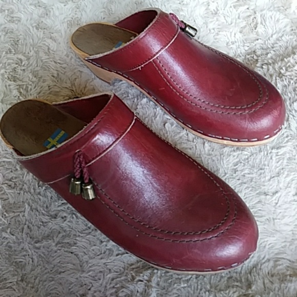 olaf daughters clogs